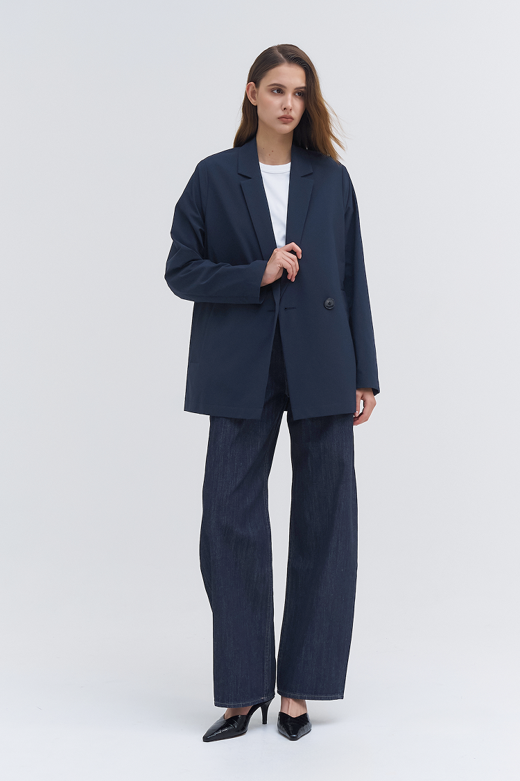 極簡質感輕量西裝外套