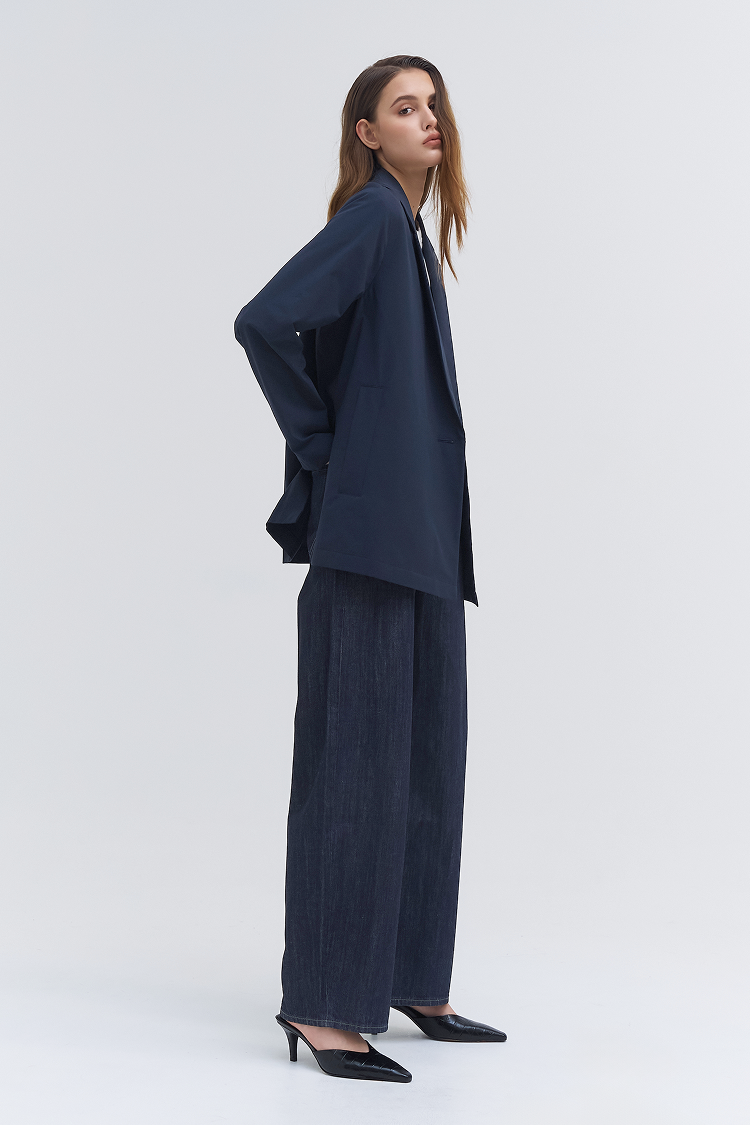 極簡質感輕量西裝外套