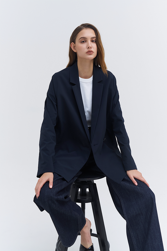 極簡質感輕量西裝外套