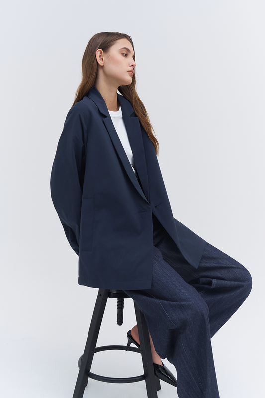 極簡質感輕量西裝外套